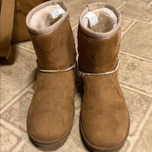 Girls Chestnut Suede Shearling-Lined Winter Boots